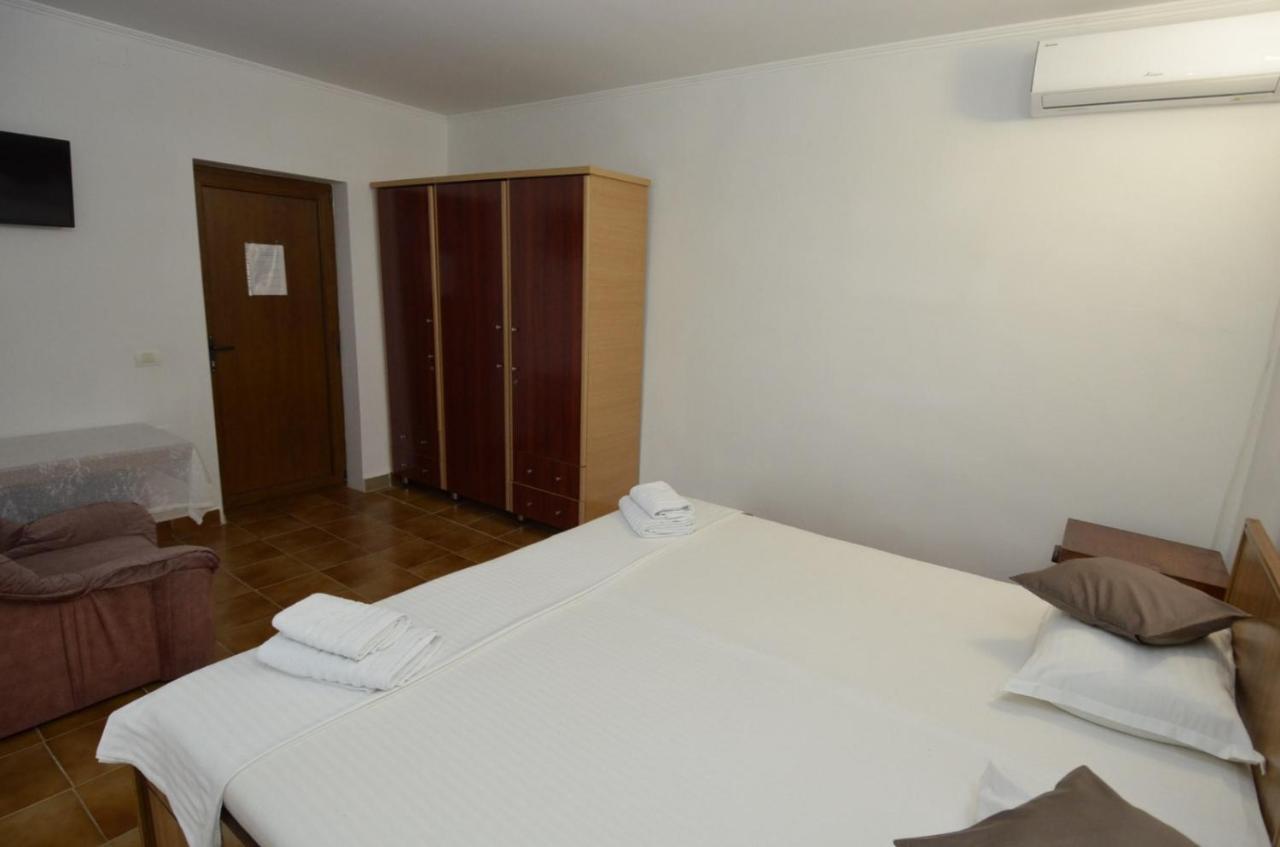 Vila Calypso Apartment Костинещи Екстериор снимка