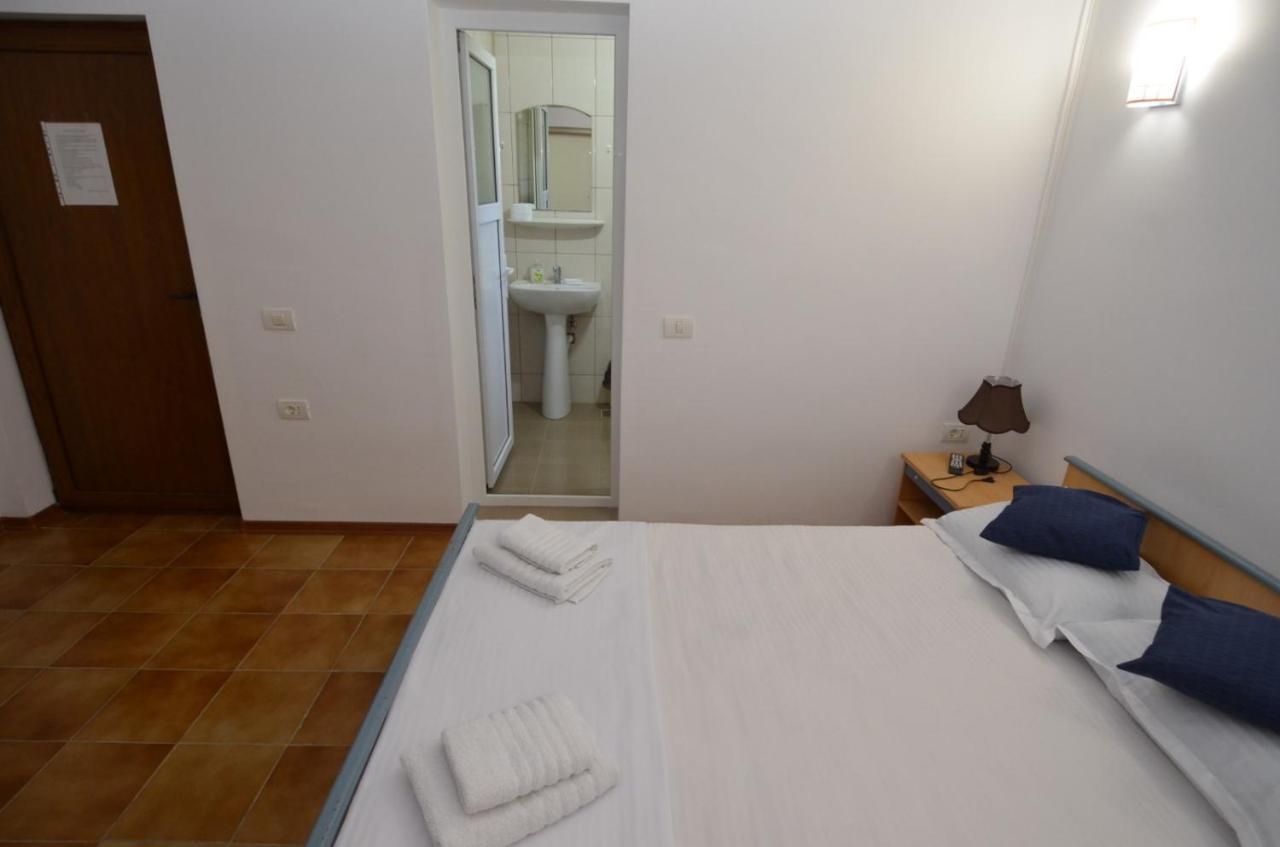 Vila Calypso Apartment Костинещи Екстериор снимка